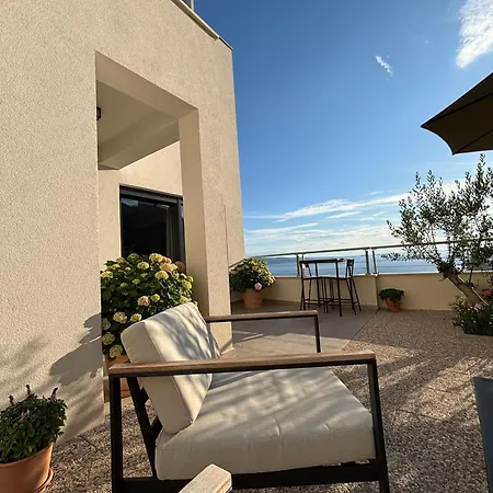 Holiday home Casa Miele Omis