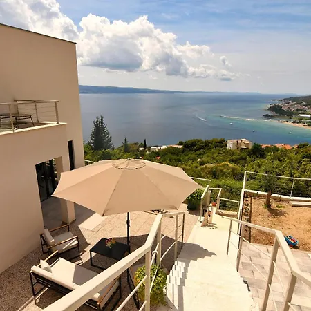 Holiday home Casa Miele Omis